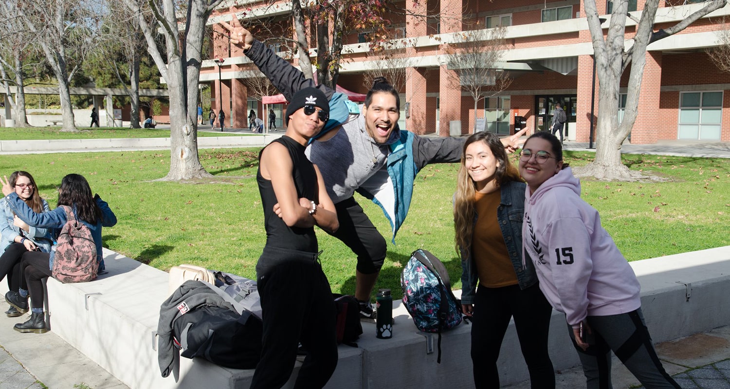 Four friends meet up on the first day of classes in 2019