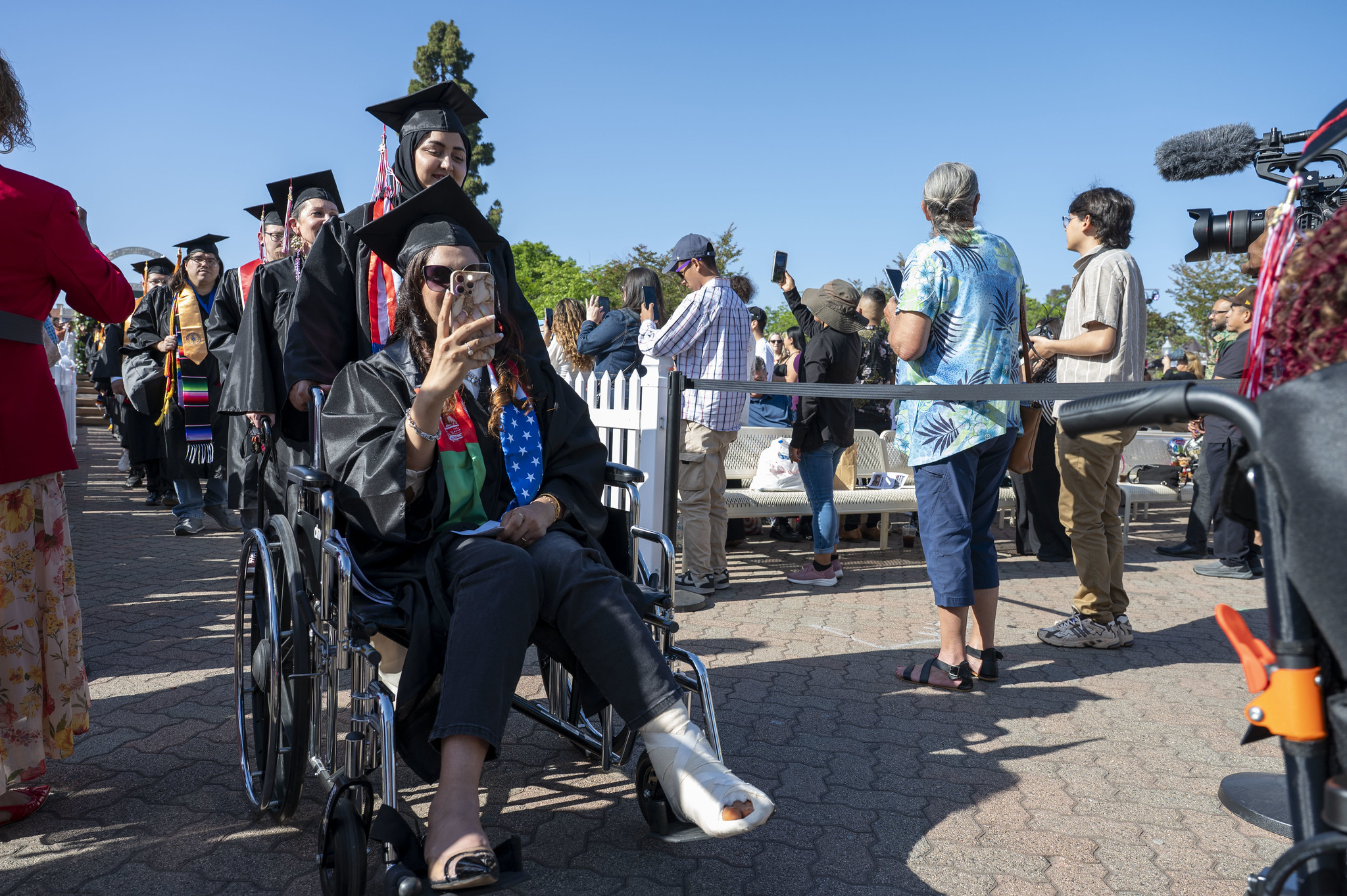 
A line of graduates head in to the ceremony.
