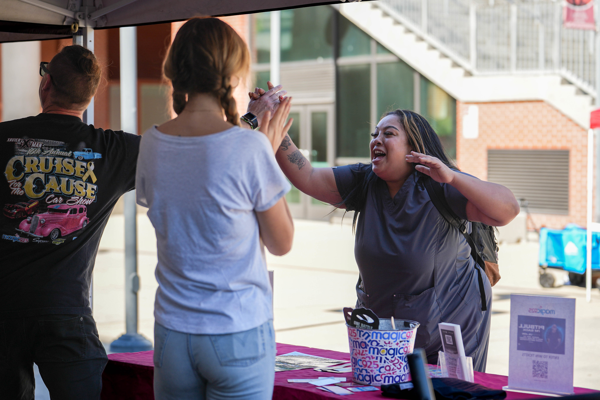
A student cheers as she wins a prize at a welcome table.
